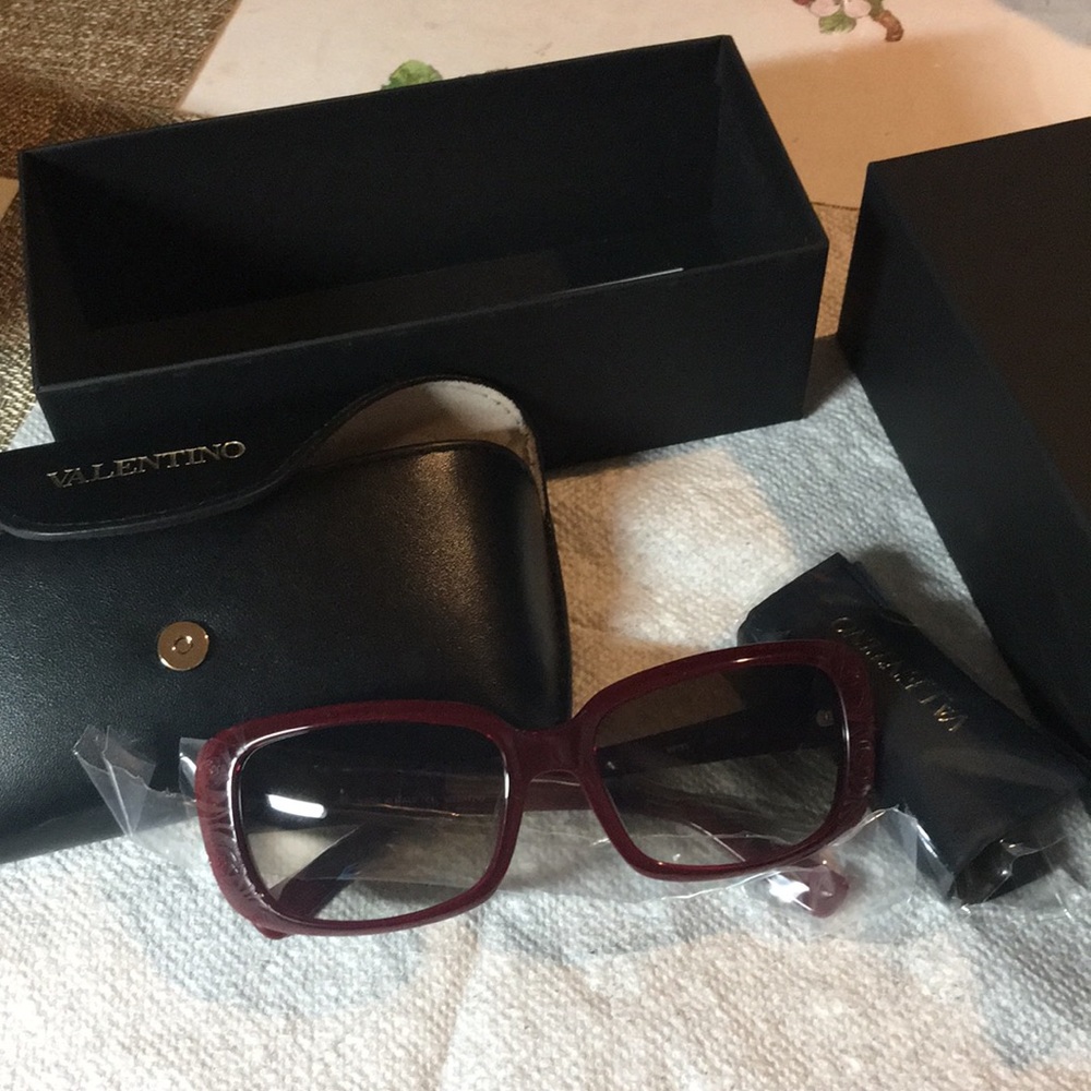Valentino Sunglasses 🕶
